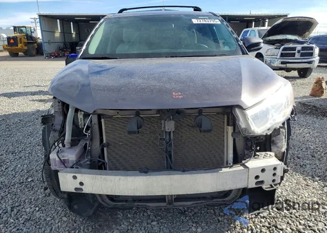 2016 Toyota Highlander Le z USA, uszkodzony, nr VIN 5TDBKRFH1GS348885